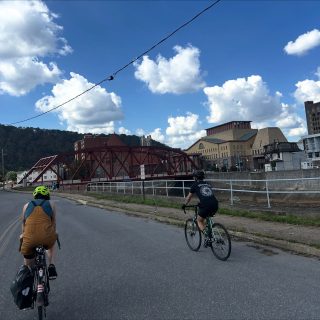 This Sunday: The return of @highergroundhundo in, up, down, and all around Johnstown, PA. 
Scenic and social ride with routes of 30, 40, and a very big Hundo to choose from. 
Details and registration at bikereg.com/higherground [LINK IN PROFILE] and proceeds will benefit @womenshelpcenter of Johnstown.
@paenvironmentalcouncil
Community Foundation for the Alleghenies
@stansnotubes, @footdowncc, @nittanymountainworks, @newtrailbrewing @endotuneup, @fatjimmyscycles, @hushmoneybikes, @freezethawcycles, @buythomas
@johnstownfloodnps
@bikejohnstown